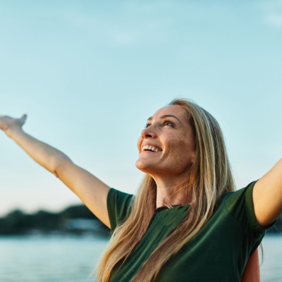 happy woman smiling at the beach remedy therapy ()